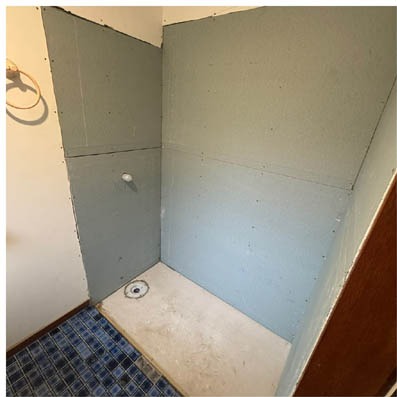 Bathroom repair before in Cranbourne West
